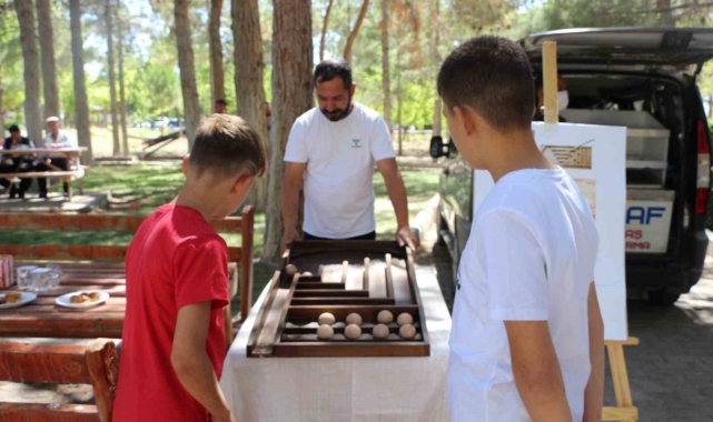 Niğde'de 61 çocuk koruyucu aile ile sevgisiyle büyüyor