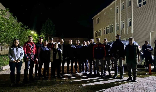 Niğde'de Aladağlar'a tırmanırken mahsur kalan 2 dağcı ekipler tarafından kurtarıldı