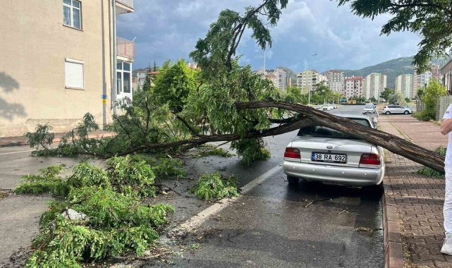 Nuh Naci Yazgan Üniversitesinin çatısı böyle uçtu