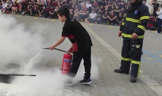 Öğrenciler yangın söndürme deneyimi yaşadı