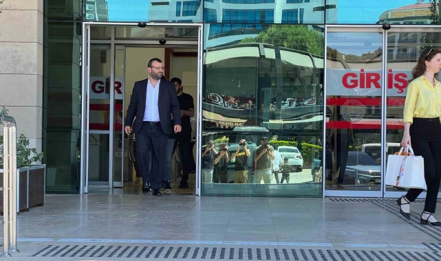 Ogün Samast İstanbul'da görülen duruşmaya katılmak üzere geldiği Trabzon Adliyesi'nden ayrıldı