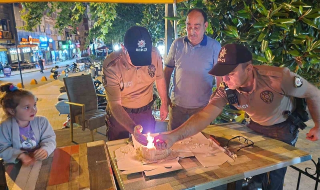 Olay ihbarına gitti, doğum günü sürprizi ile karşılaştı