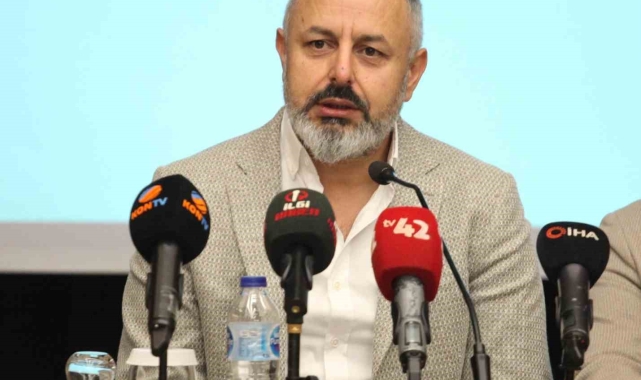 Ömer Korkmaz: "Büyük engel olan transfer yasağını kaldırmayı başardık"