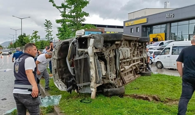 Ordu'da minibüs refüje çarparak yan yattı: 1 ölü, 4 yaralı