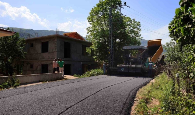 Ordu'nun kırsal yol ağında sıcak asfalt çalışmaları sürüyor