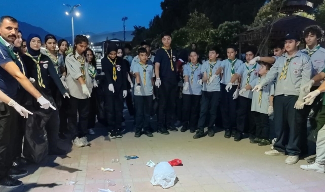 Osmaniye'de izciler çevre temizliği yaptı