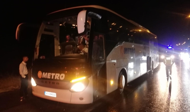 Otomobil, otobüs ve kamyonun karıştığı kazada 6 kişi yaralandı
