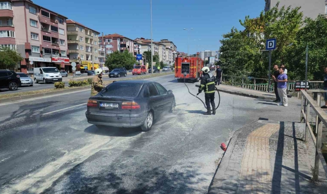 Otomobilde çıkan yangın paniğe yol açtı
