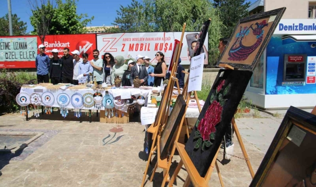 Özel öğrencilerin el emeği göz nuru eserleri görücüye çıktı
