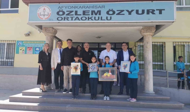 Özlem Özyurt Ortaokulu'nda yıl sonu sergisi açıldı