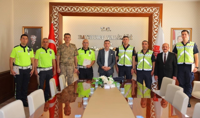 Özverili çalışan personele Vali Eldivan'dan başarı belgesi verildi