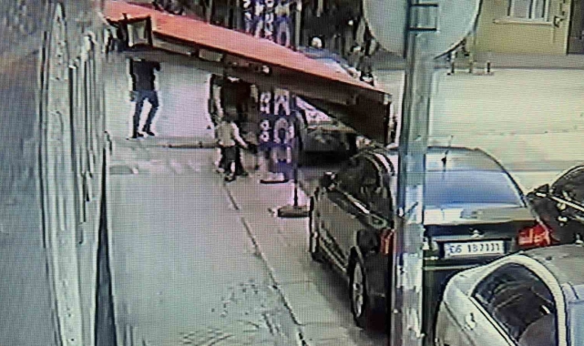 Park yapmak için engel gördüğü esnafın üzerine aracını süren sürücü kameraya yakalandı