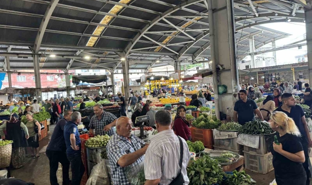 Pazarda bayram hareketliliği
