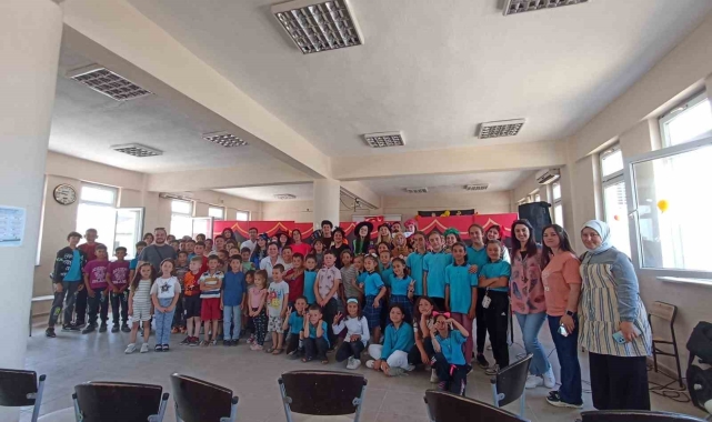 Pelitalanlı öğrenciler sevimli müzisyenler ile eğlendi