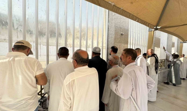 Peygamber sevdalıları Cennet'ül Mualla'da hasret giderdi