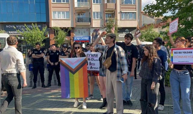 Polis müdahalesiyle gözaltına alınan 10 LGBT'li eylemciden 4'ü hakkında 'Adli kontrol' kararı verildi
