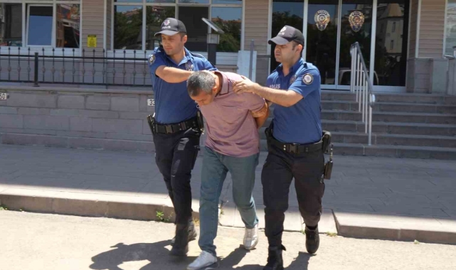 Polise şiddet gösteren alkollü şahıs adliyeye sevk edildi