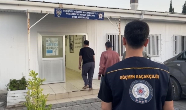 Polisin 'dur' ihtarına uymayıp kaçan otomobilde 5 düzensiz göçmen yakalandı