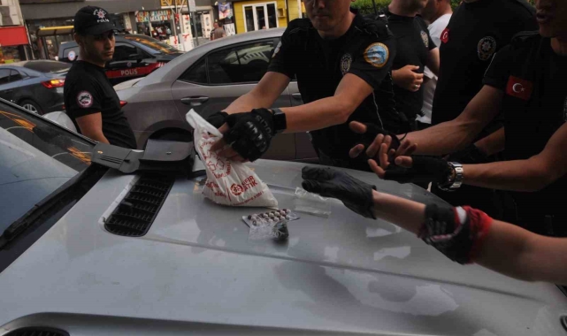 Polisin "Şok" uygulamasında lüks cipte uyuşturucu ele geçirildi