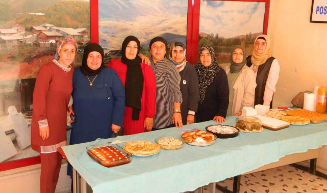 Posof halk eğitimince yılsonu sergisi açıldı