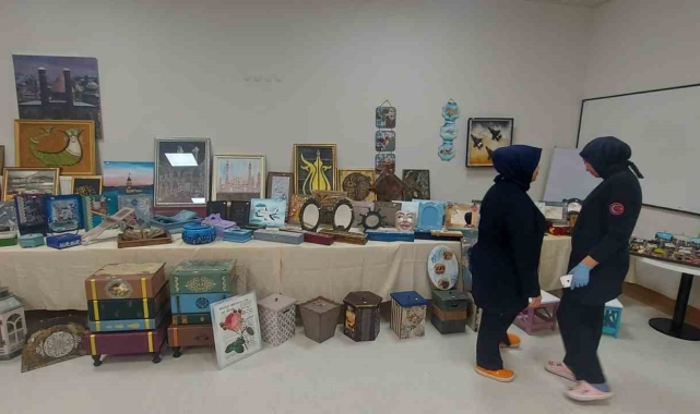 Psikiyatri kliniğinde sergi açtılar