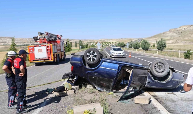 Refüje çarpan otomobil havalanarak takla attı: 5 yaralı
