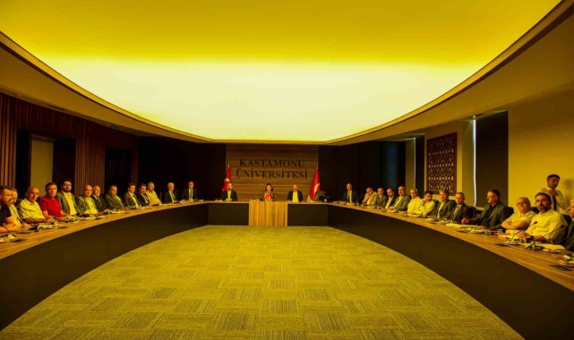 Rektör Topal: 'Yeni girişimcilik programları düzenleyerek bölgeye ekonomik hareketlilik getirmeyi amaçlıyoruz'