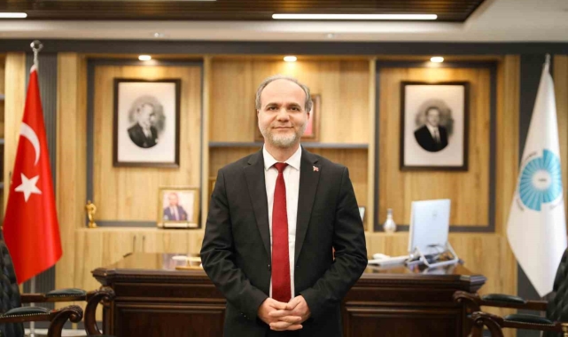 Rektör Uslu: "Bayramlar bizlerin maneviyatını yükselten en özel günlerdendir"