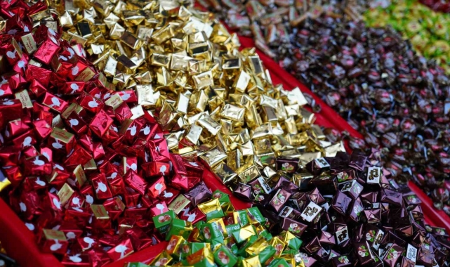 Rengarenk bayram şekerleri Gaziantep&#039;te tezgahları süslemeye başladı