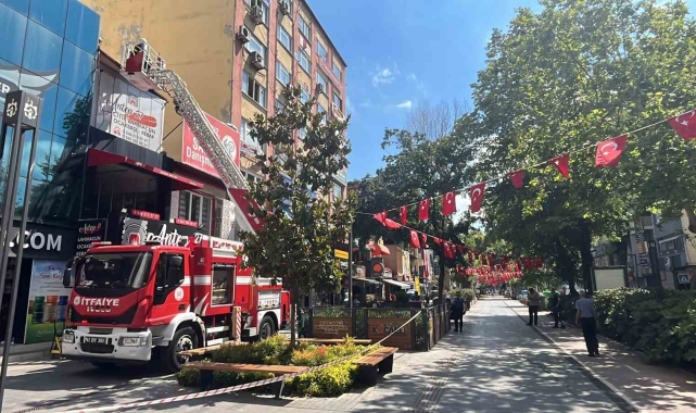 Restoranın bacasında çıkan yangın ekipleri harekete geçirdi