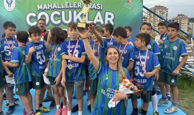 Rize&#039;nin ilk kadın muhtarı, ilk turnuvasında şampiyon oldu