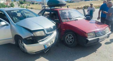 Safranbolu'da iki otomobil çarpıştı: 1 yaralı