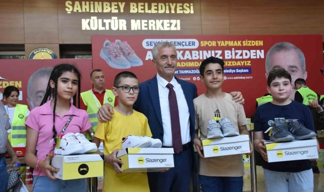 Şahinbey'den öğrencilere karne hediyesi