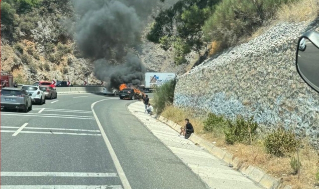 Sakarda araç yangını: otomobil kullanılamaz hale geldi