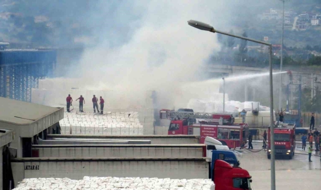 Sakarya'da kağıt fabrikasında korkutan yangın