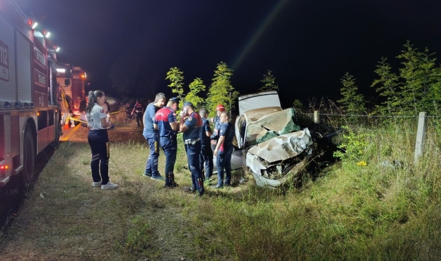 Sakarya'da kontrolden çıkan otomobil taklalar atarak hurdaya döndü: 1 ölü, 1 yaralı