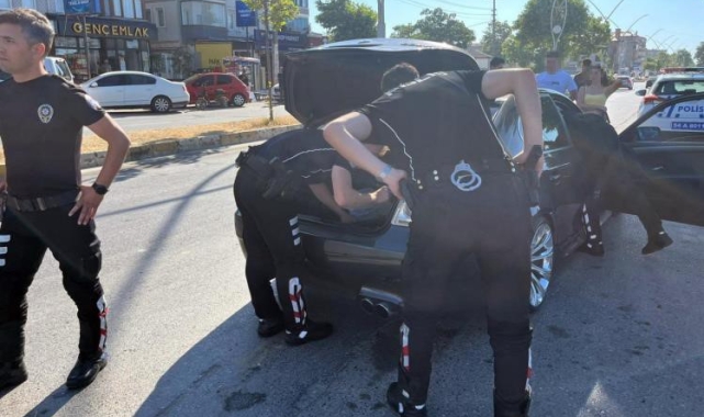 Sakarya&#039;nın tatil bölgesinde polis denetimi: 52 araç sürücüsüne 120 bin lira ceza