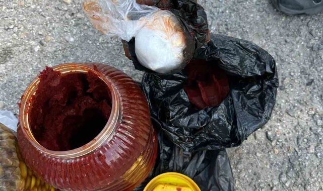 Salça kavanozundan uyuşturucu çıktı