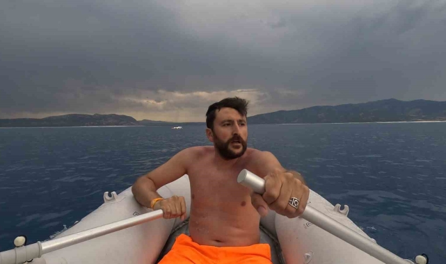 Salda Gölü'nde açığa sürüklenen kızı 2 bin metre kürek çekerek kurtaran vatandaş o anları anlatırken gözyaşlarına hakim olamadı