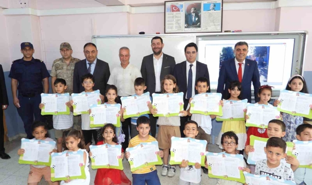 Samandağ'da öğrencilerin karne heyecanı