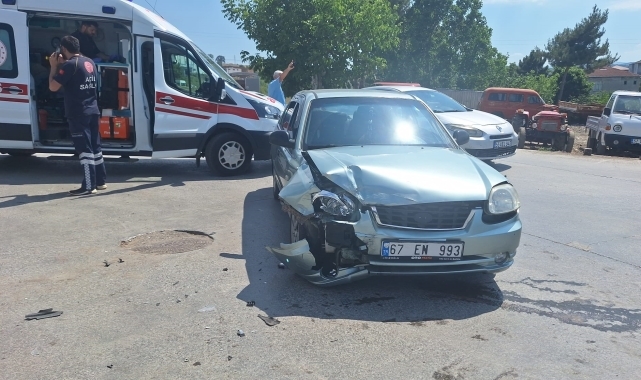 Samsun'da iki otomobilin çarpışması sonucu 4 kişi yaralandı