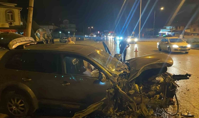 Samsun'da cip beton direğe çarptı: 2 yaralı