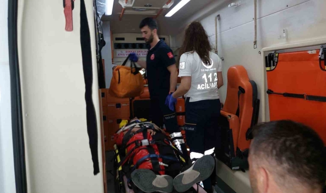 Samsun'da motosiklet ile hafif ticari araç çarpıştı: 2 yaralı