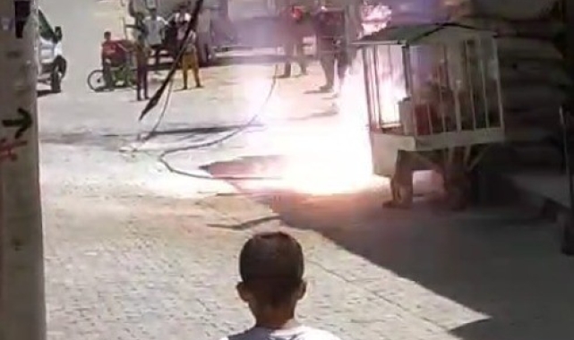 Şanlıurfa'da elektrik kablosu dakikalarca patladı
