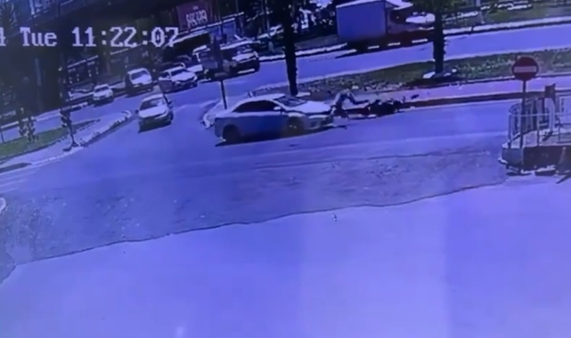 Şanlıurfa'da otomobil ile motosikletin çarpışması kameraya yansıdı