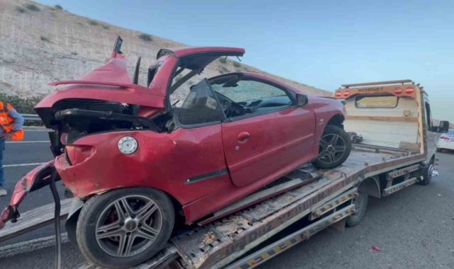 Şanlıurfa'da yolcu otobüsü ile otomobil çarpıştı: 1 ölü, 2 yaralı