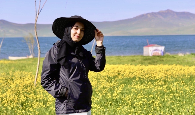 Sarı renkleriyle Ağrı'nın doğasını canlandıran çiçekler göz kamaştırıyor