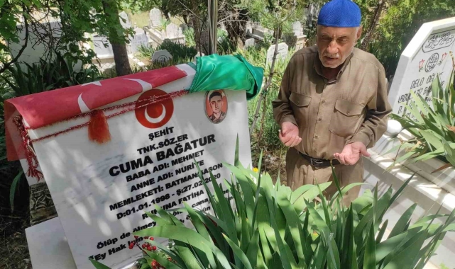 Şehit babaları çocuklarının kabirleri başında hüznü ve gururu bir arada yaşadı