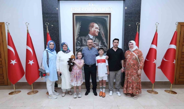 Şehit Piyade Uzman Çavuş Murat Tevlim'in ailesi Vali Aksoy'u ziyaret etti