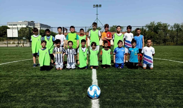 Şehzadeler Belediyesi yaz spor okulları kapsamında futbol kursu başladı